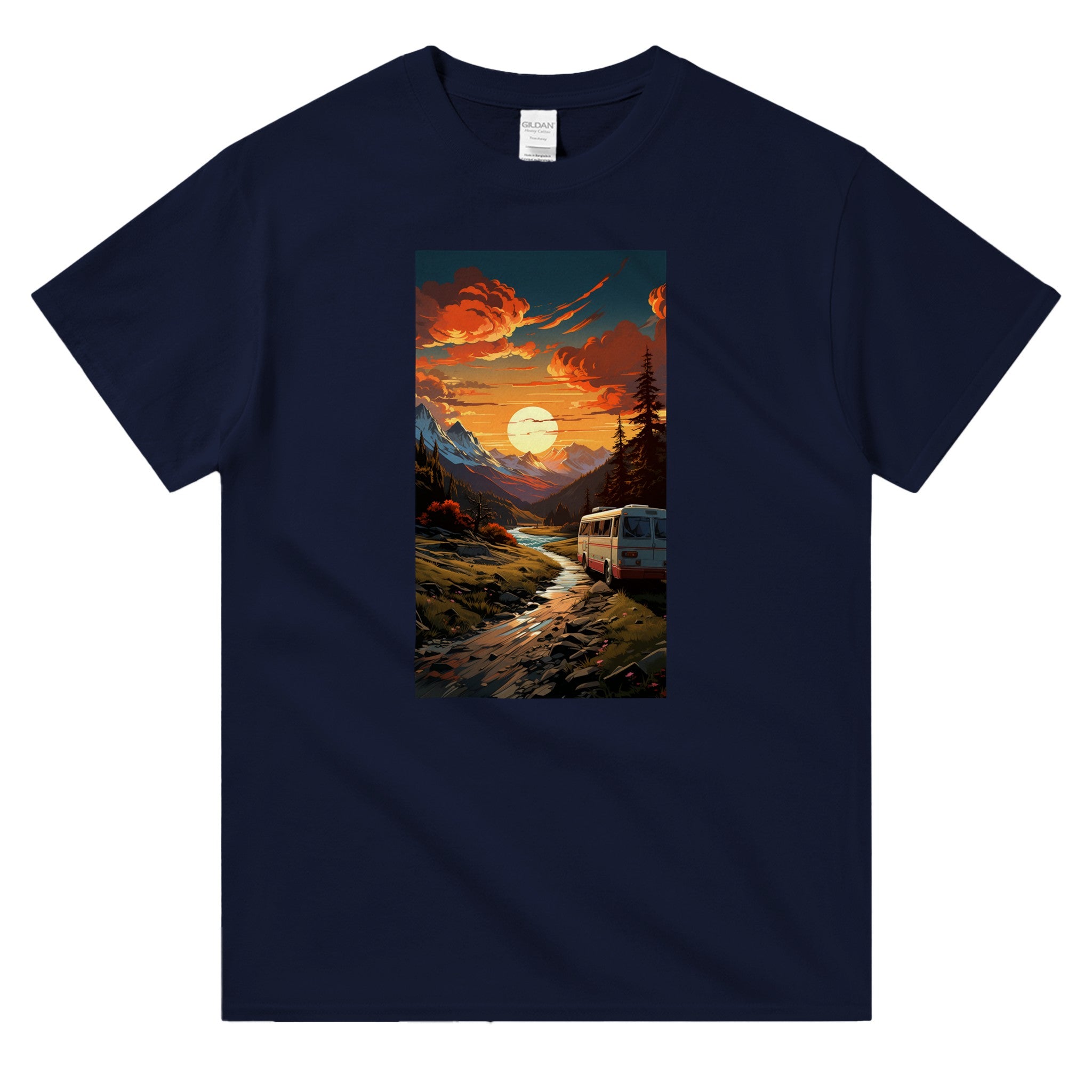 Unisex T-Shirt: Camper fährt in gen Sonnenuntergang